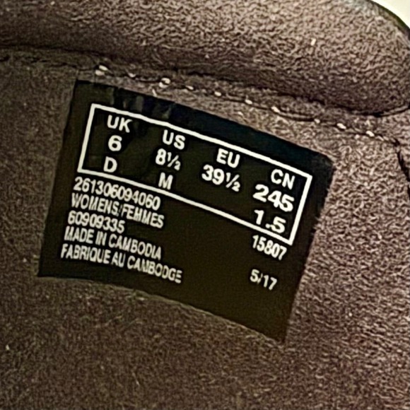 Clarks Carleigh Pearl Strapped Slip-On Shoes in‎ Black Leather Sz 8.5 - Picture 13 of 13